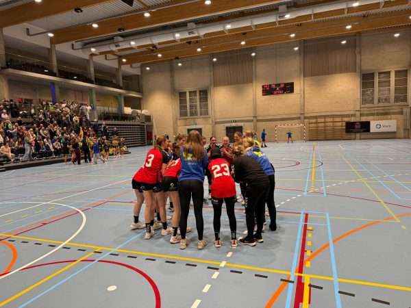 1ste Nationale - dames - handbal - Dames 1 DHC Overpelt - valse start