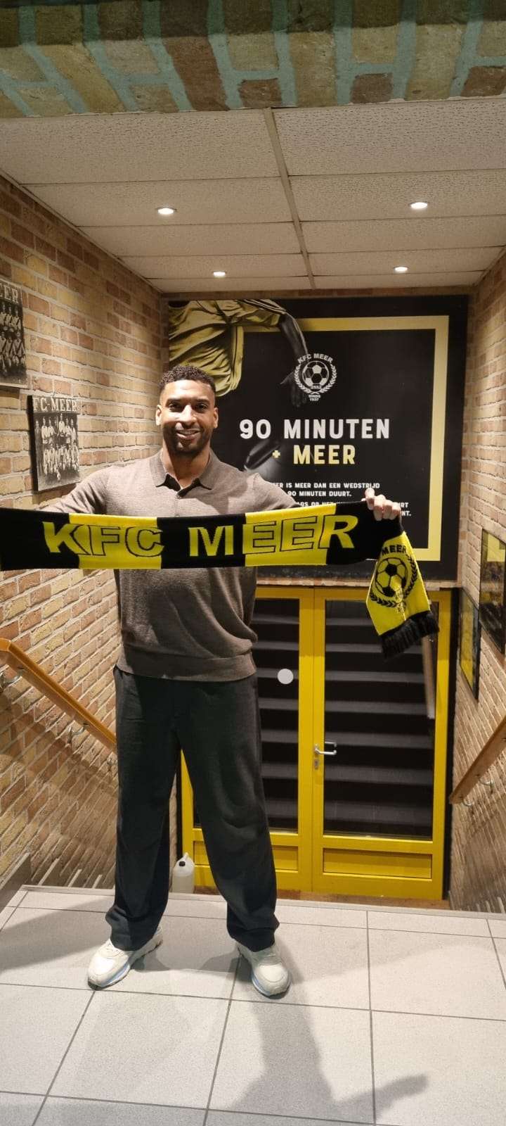 KFC Meer werpt