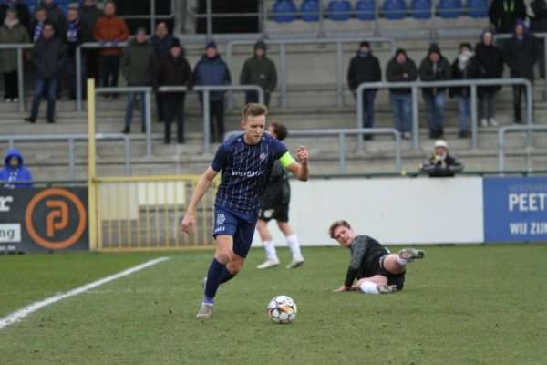 Nationaal voetbal - ASV Geel - Jean-Michel Hoebregs - Jean-Michel Hoebregs bevrijdt ASV Geel