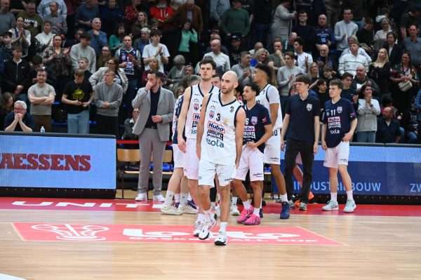 BNXT League - Hubo Limburg United - Filou Oostende - Hubo Limburg United aan het feest