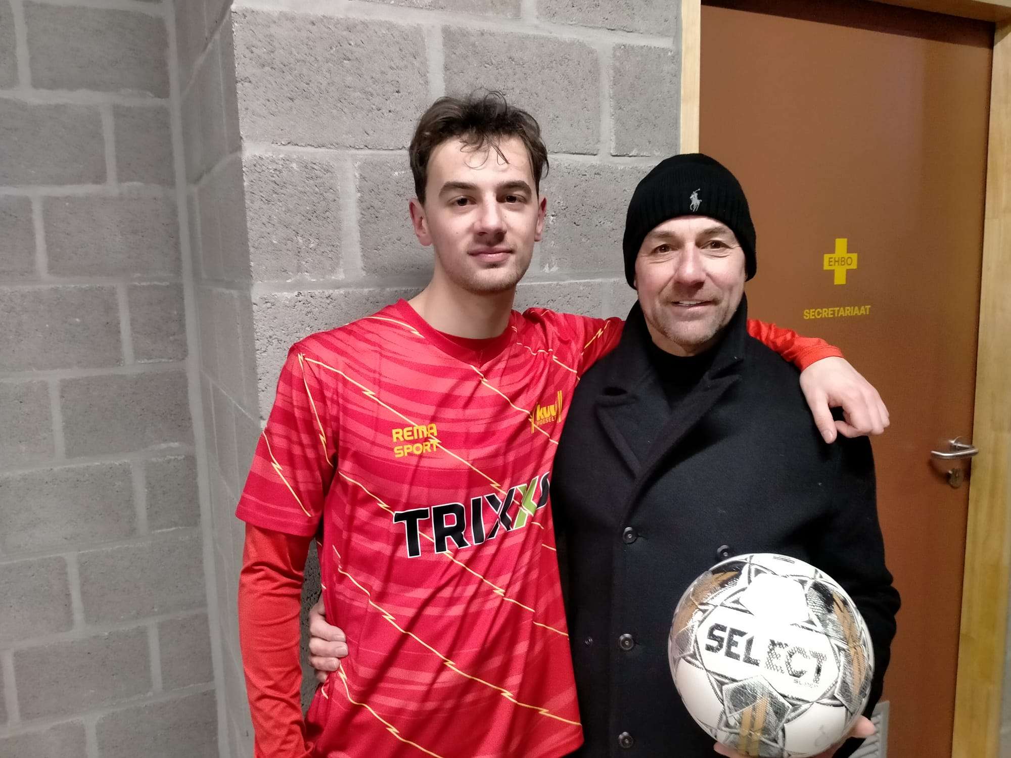 Provinciaal voetbal - 2de provinciale A Limburg - VV Hoeselt - Trystan Meisters - Titelstrijd blijft open