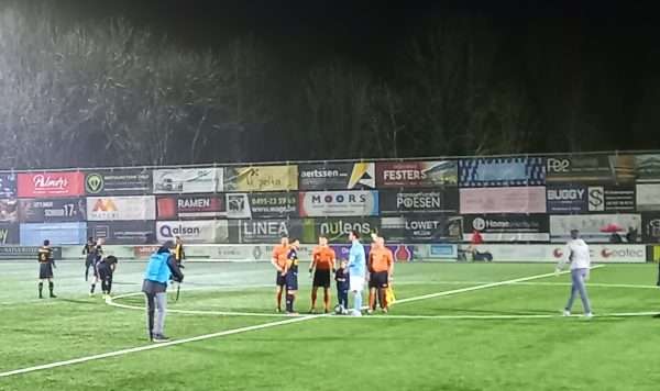 Narionaal voetbal - 1ste klasse - Belisia SV - Thes Sport - Ook met tien bleef Thes voetballen