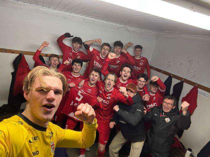 Provinciaal voetbal - 1ste provinciale West-laanderen - C Wielsbeke - Eendracht Wervik - Zwevegem Sport - Weer met drie op kop