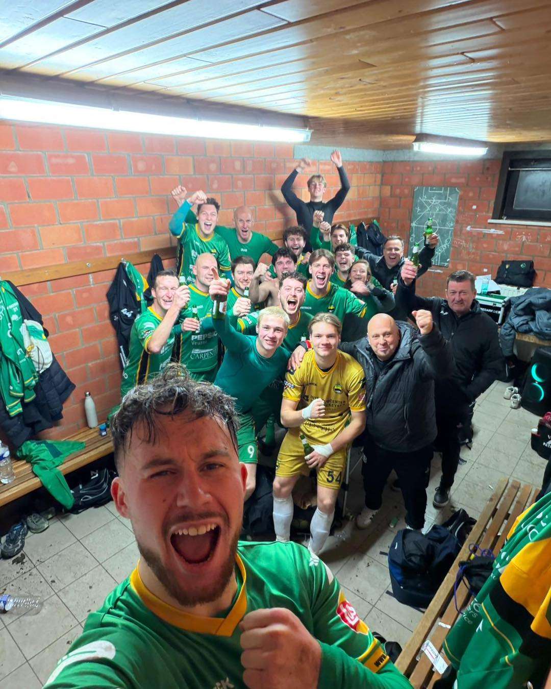 Provinciaal voetbal - 2de provincial A West-Vlaanderen - KSV Veurne - Weer een zege dichter - Stijn Van Acker