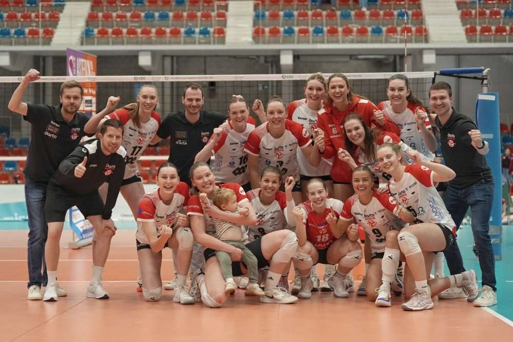 Damesvolleybal - Darta Bevo Roeselare - Darta Bevo Roeselare dwingt een vierde titelduel af