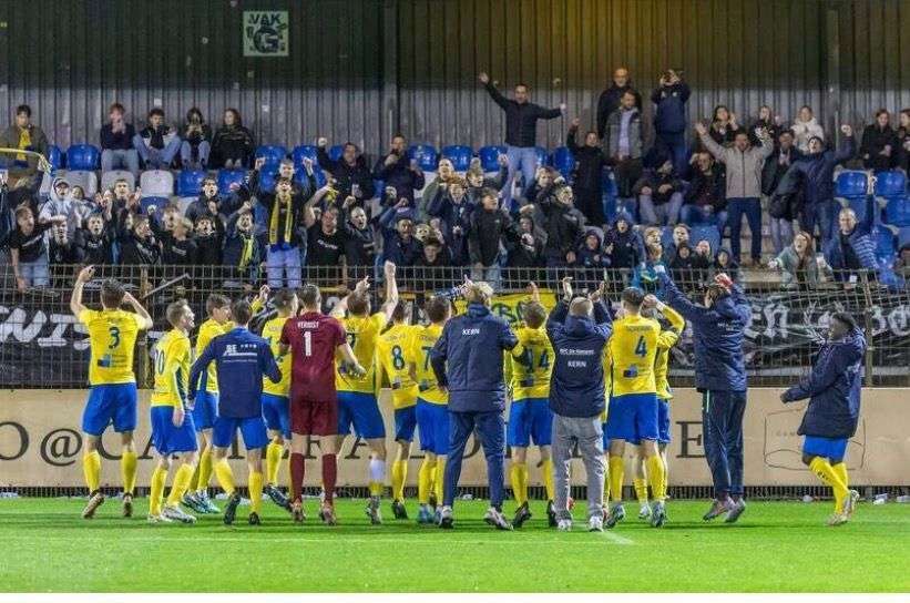 Nationaal voetbal - 3de nationale B - K. Achel VV - KFC De Kempen - Teun Goethaert brengt KFC De Kempen weer op kop