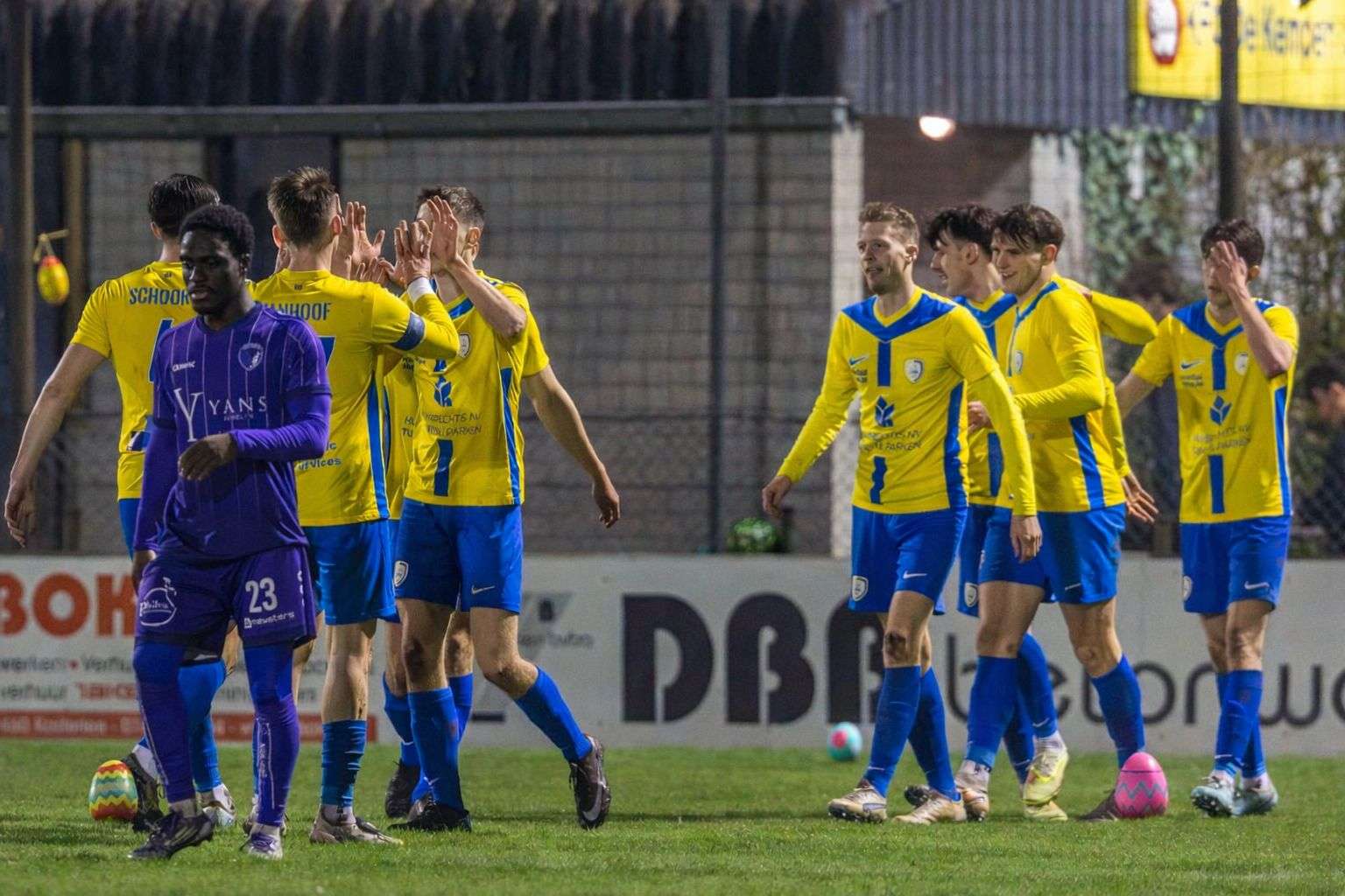 Nationaal voetbal - 3de nationale B - KVC Wilrijk - KFC De Kempen - Voor wie is een geelblauw feestje?