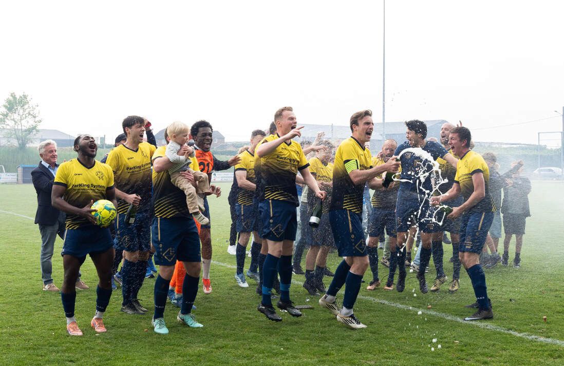 Provinciaal voetbal - 3de provinciale bijkomende stijgers - SK Moelingen - Jelle Jadoulle - Promotie is kers op de taart