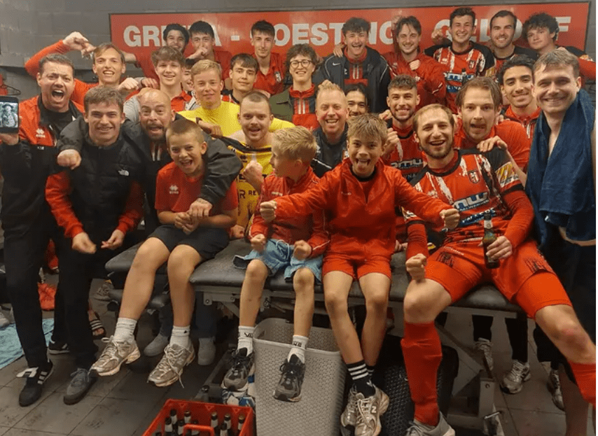 Provinciaal voetbal - 1ste provinciale bijkomende stijgers - KFC Helson Helchteren - Kristof Meykens - Bij Helson moet niets, maar alles mag