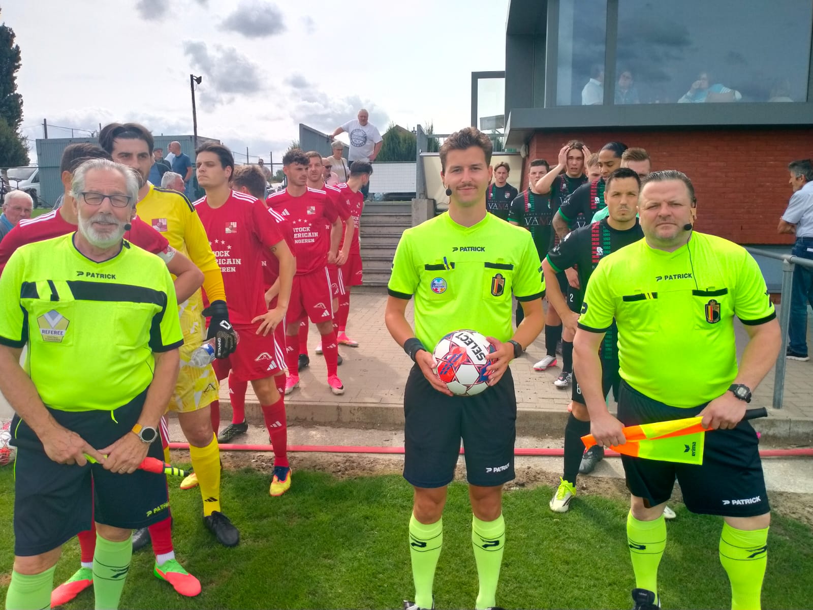 Provinciaal voetbal - 2de Provinciale B Limburg - HIH Hoepertingen - Rode kaarten doen Lanaken VV de das om