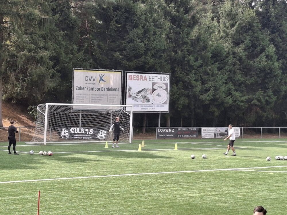 Provinciaal voetbal - 1ste provinciale Limburg - Weerstand Koersel - KFC Helson - De kop is eraf voor Weerstand Koersel