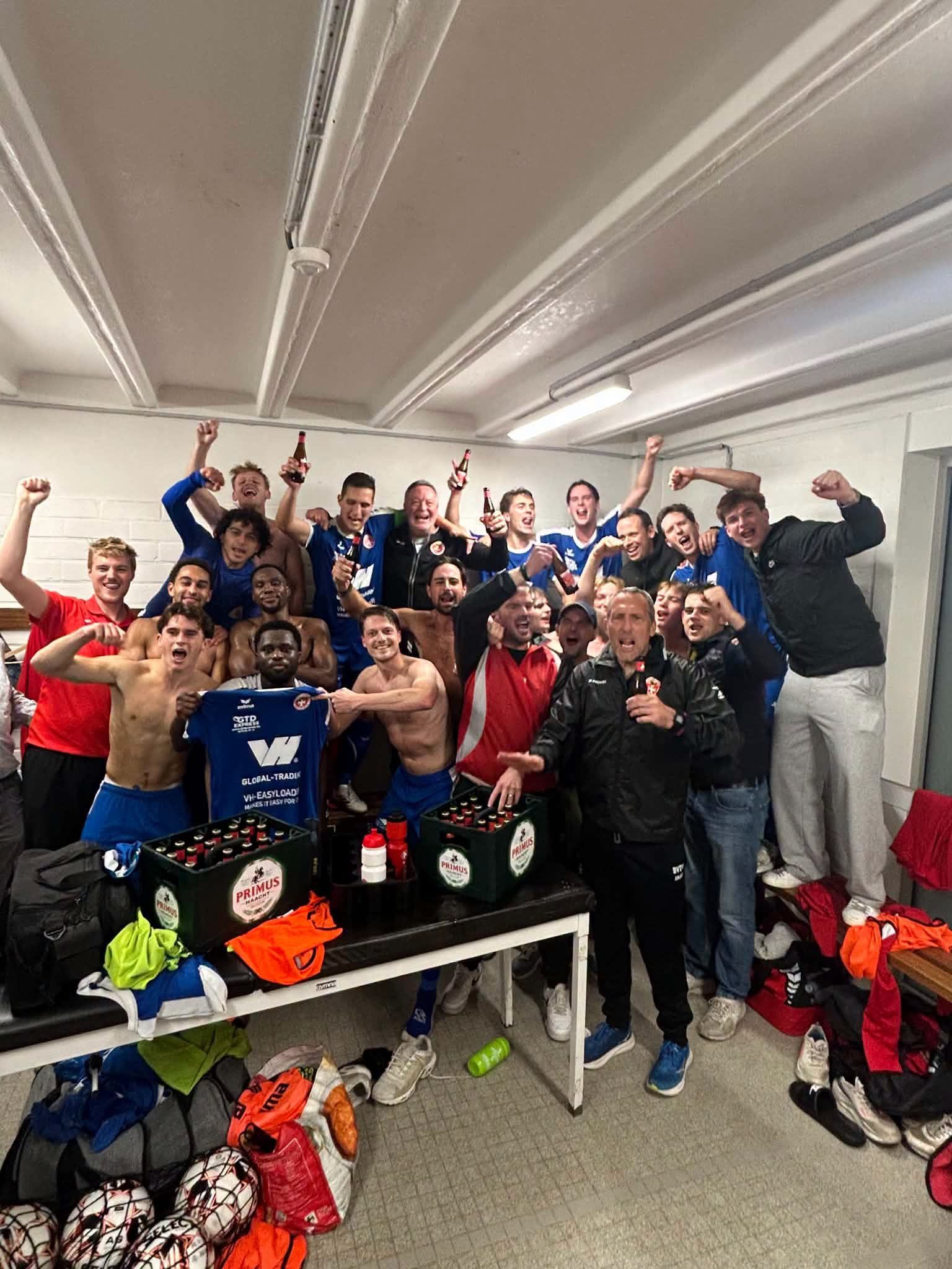 Provinciaal voetbal - 1ste provinciale Oost-Vlaanderen - KVE Aalter - KFC Eeklo - KVE Aalter trekt topper naar zich toe