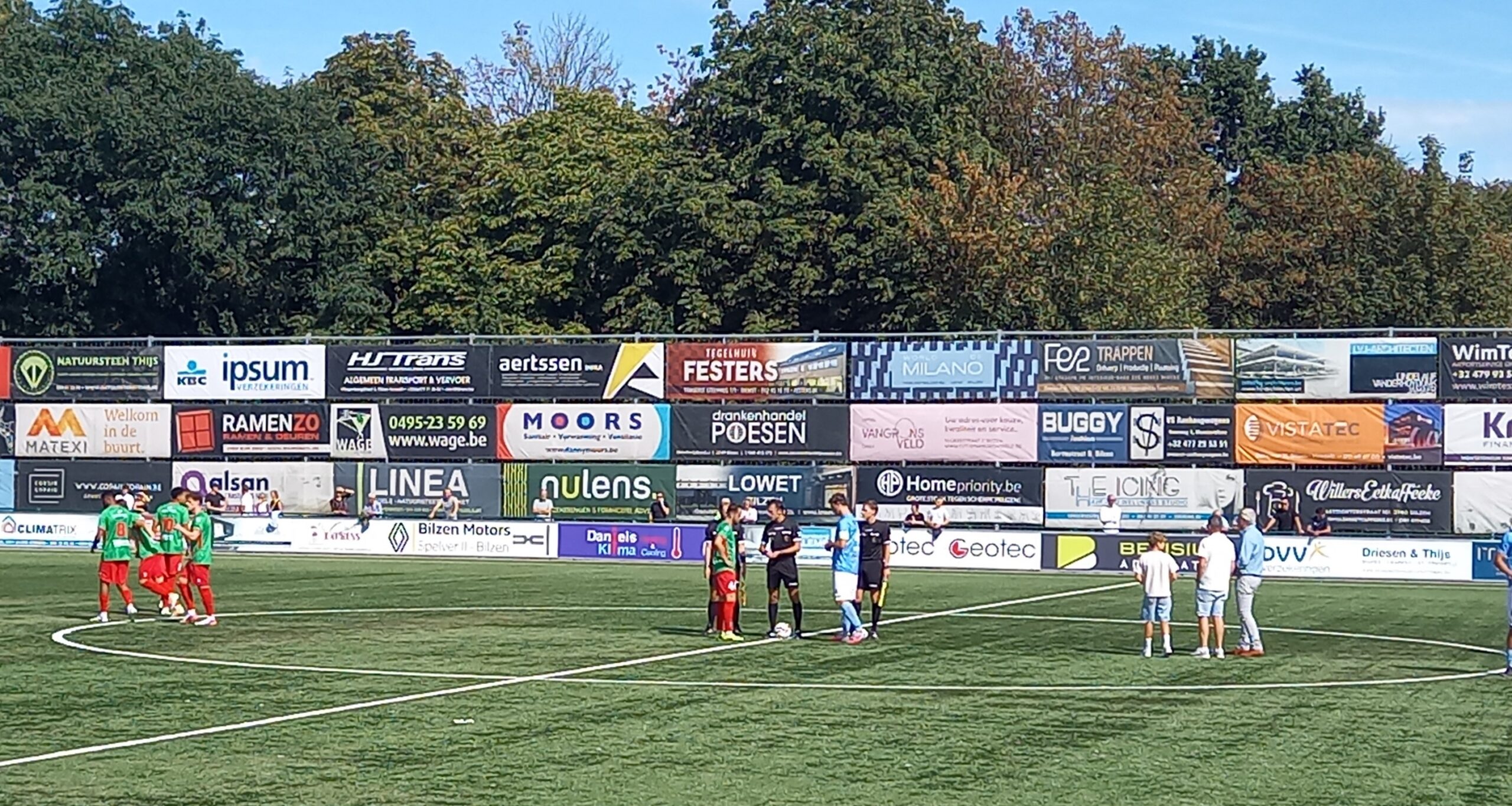 Nationaal voetbal - 1ste nationale - Belisia SV - KFC Houtvenne - Doelpunten in geschenkverpakking