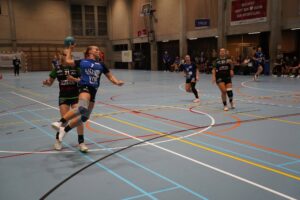 Kampioen HUBO Handbal start sterk met derbyzege - handbal - Sezoens Achilles Bocholt - 1ste Nationale Dames