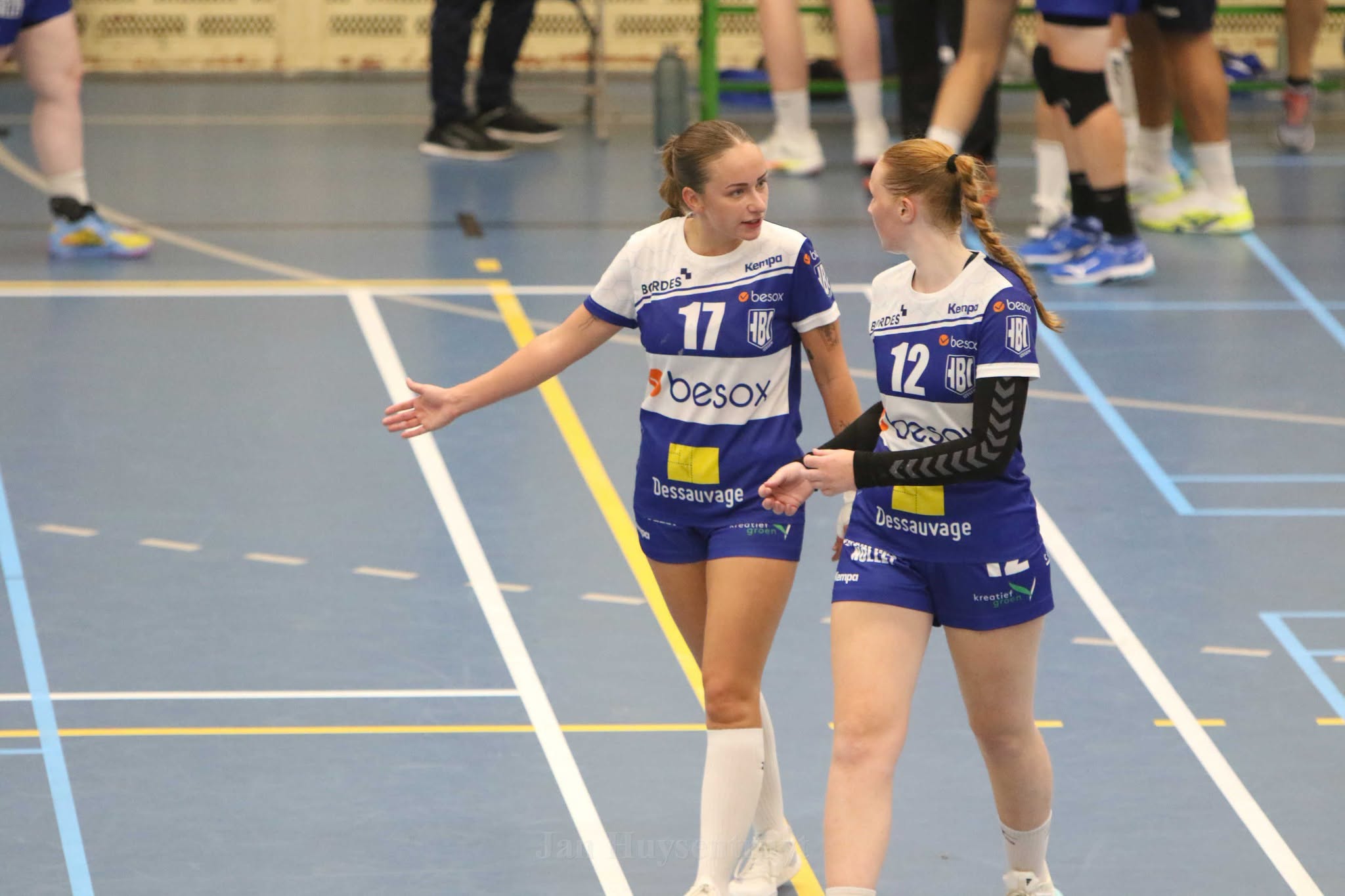 winst op verplaatsing - BESOX Handbalclub Izegem - dameshandbal - 2de Nationale Dames