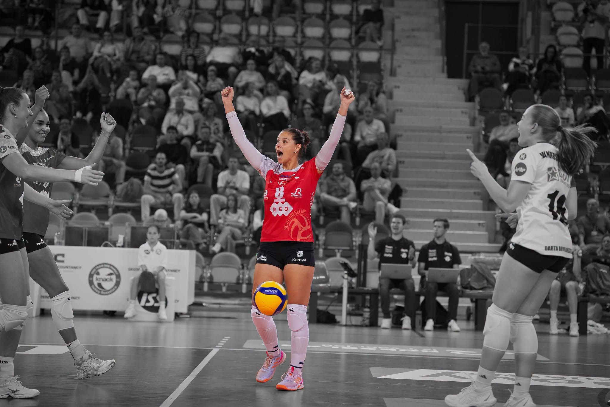 Darta Bevo Roeselare - Vamos Stekene Sint-Gillis-Waas - Lotto Volley League - Damesvolleybal - Volleybal
