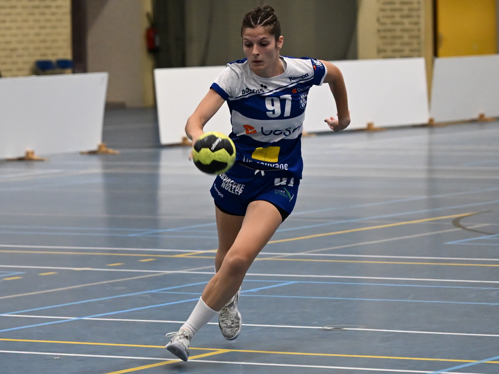 BESOX Handbalclub Izegem verplettert Flémalle - 2de Nationale Dames - Handbal